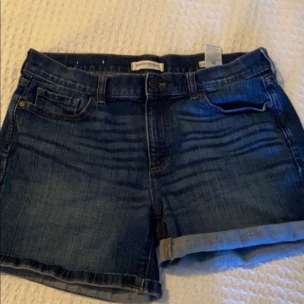Banana republic roll-up short. Size 29